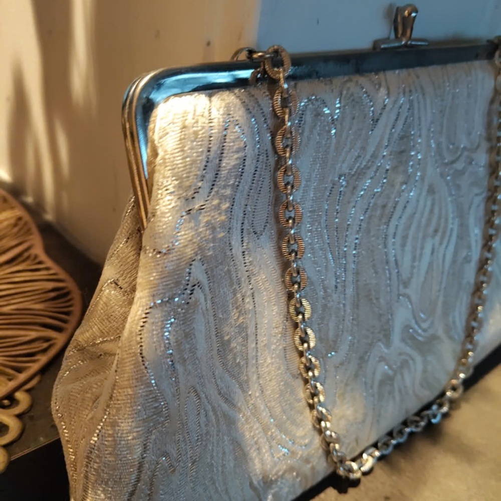 #1469**The Lux Bag: Vintage Elegant Cream and Gold Women's Handbag - Picture 13 of 17